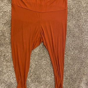 Old navy maternity leggings (2 pairs)